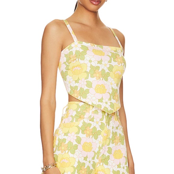 Handkerchief Top and Arizona High Waisted Shorts
Show Me Your Mumu - Picture 3 of 7